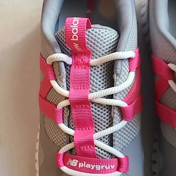 NEW BALANCE GIRLS PINK AND GRAY SIGNATURE ATHLETIC SHOES SIZE 7 - Picture 4 of 12